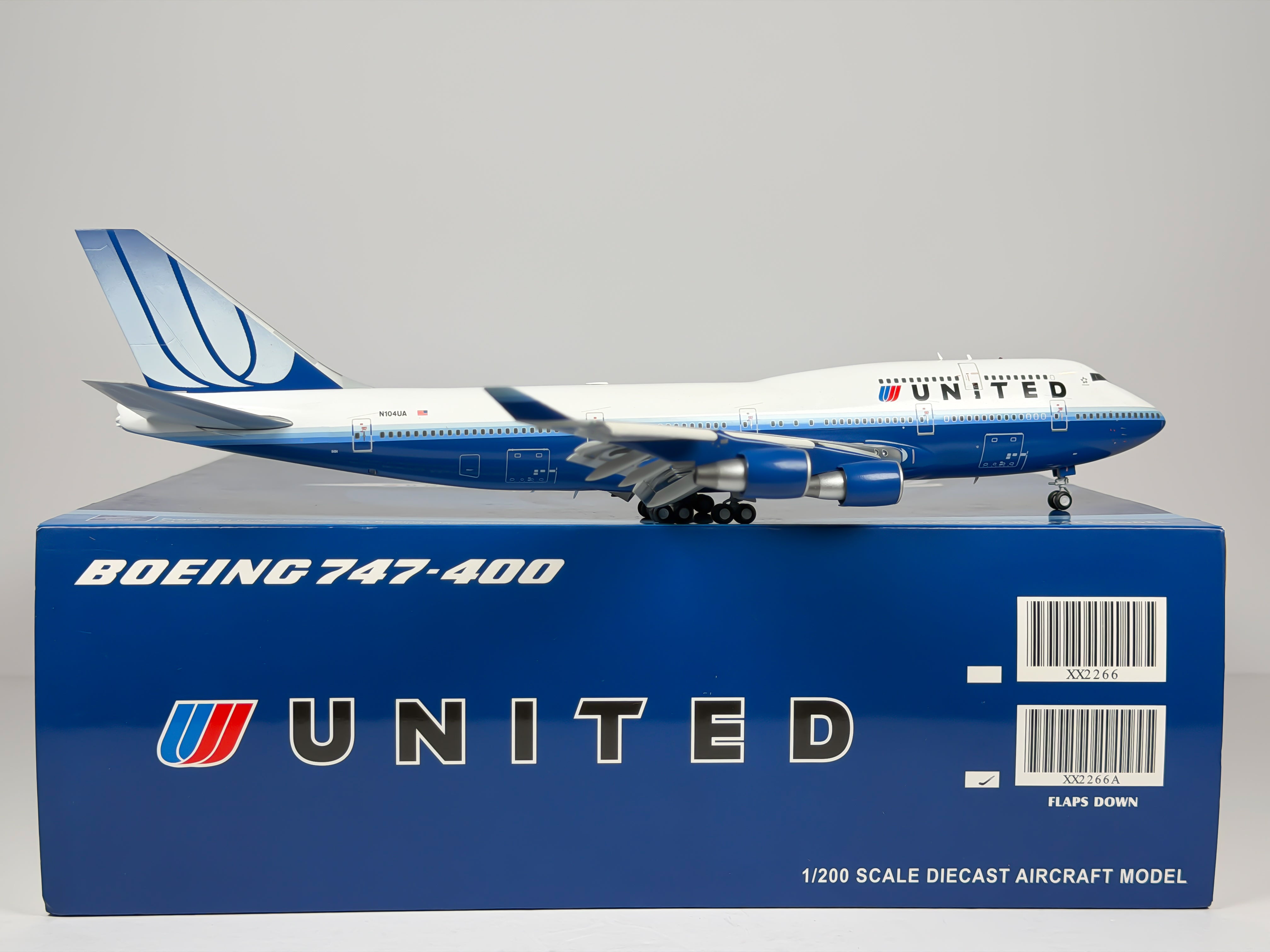 United Airlines Boeing 747-400 1:200 JC Wings N104UA (XX2266A) (Flaps Down Version)