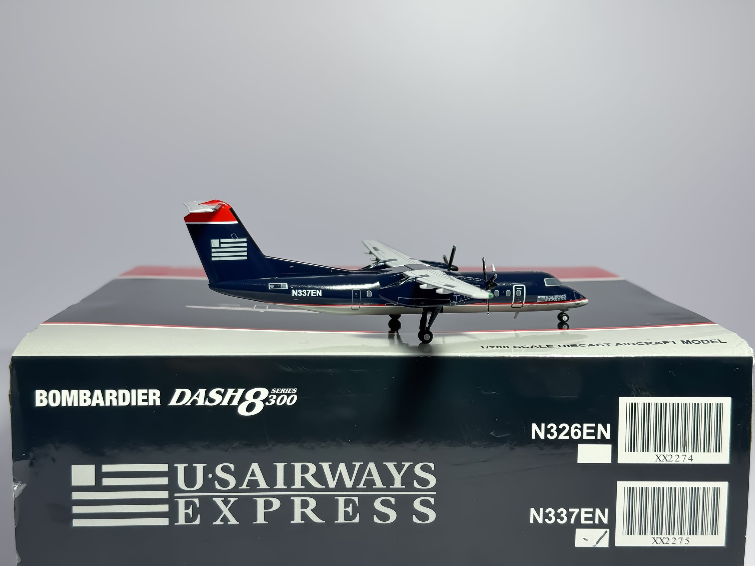 U.S Airways Express De Havilland Q300 1:200 JC Wings N337EN (XX2275)