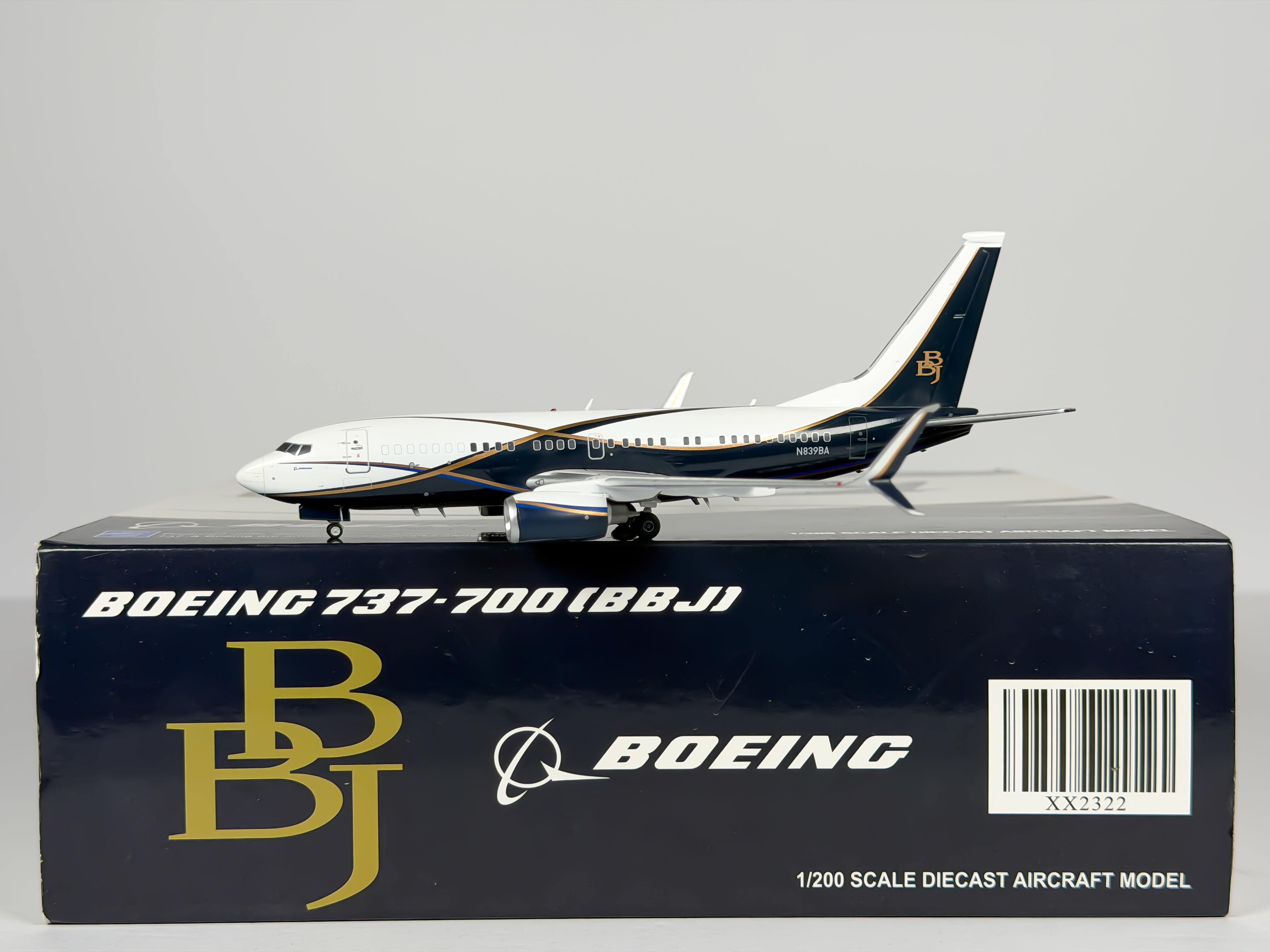 Boeing House Boeing 737-700 BBJ 1:200 JC Wings N839BA (XX2322)