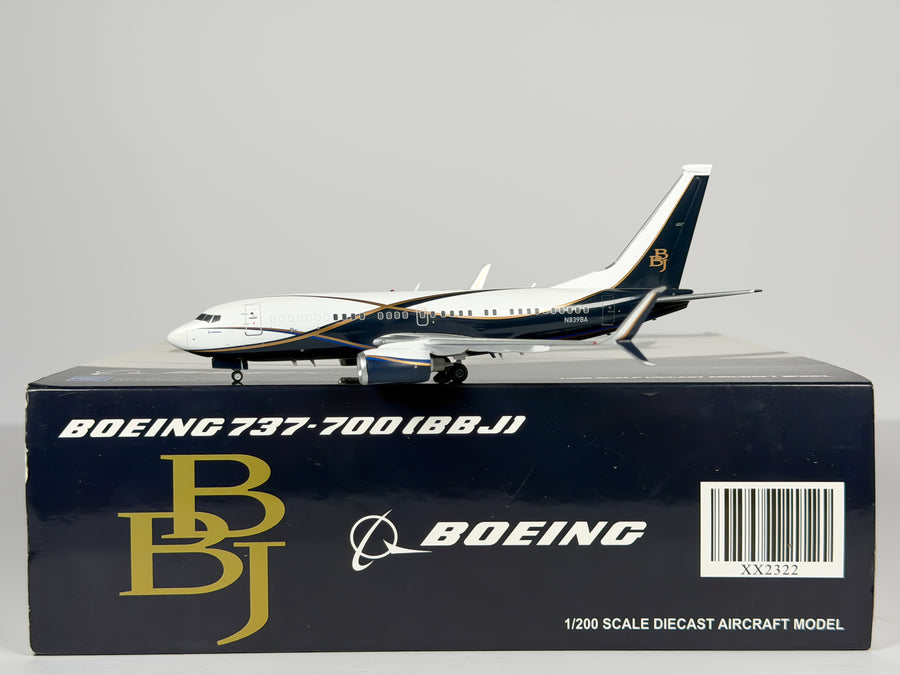 Boeing House Boeing 737-700 BBJ 1:200 JC Wings N839BA (XX2322)
