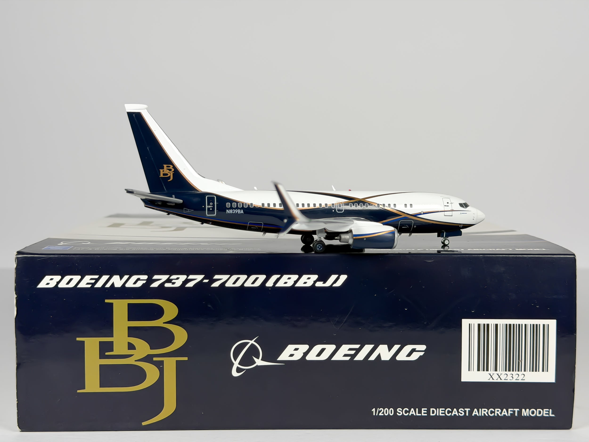 Boeing House Boeing 737-700 BBJ 1:200 JC Wings N839BA (XX2322)
