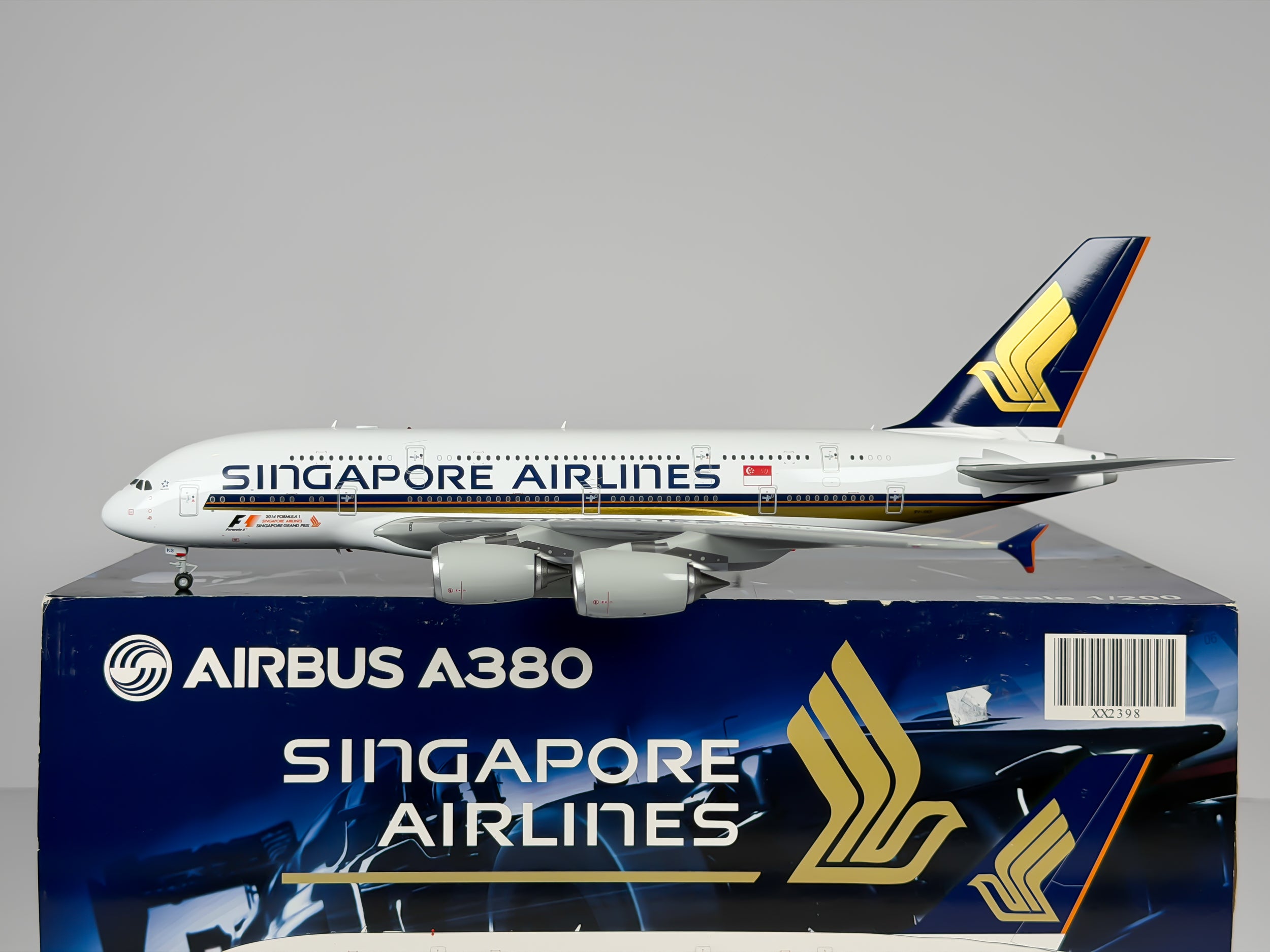 Singapore Airlines Airbus A380-800 1:200 JC Wings 9V-SKS (XX2398)