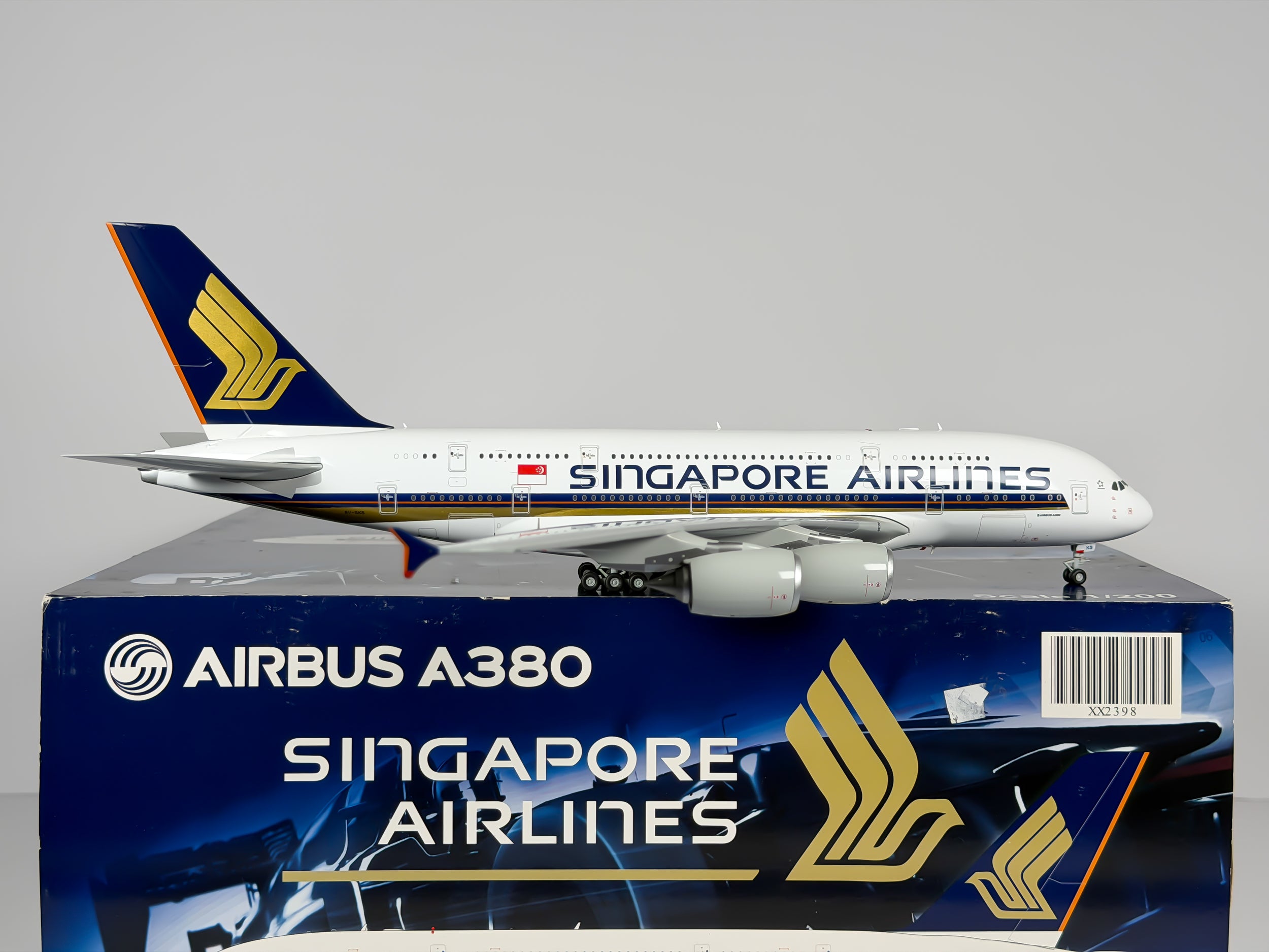 Singapore Airlines Airbus A380-800 1:200 JC Wings 9V-SKS (XX2398)