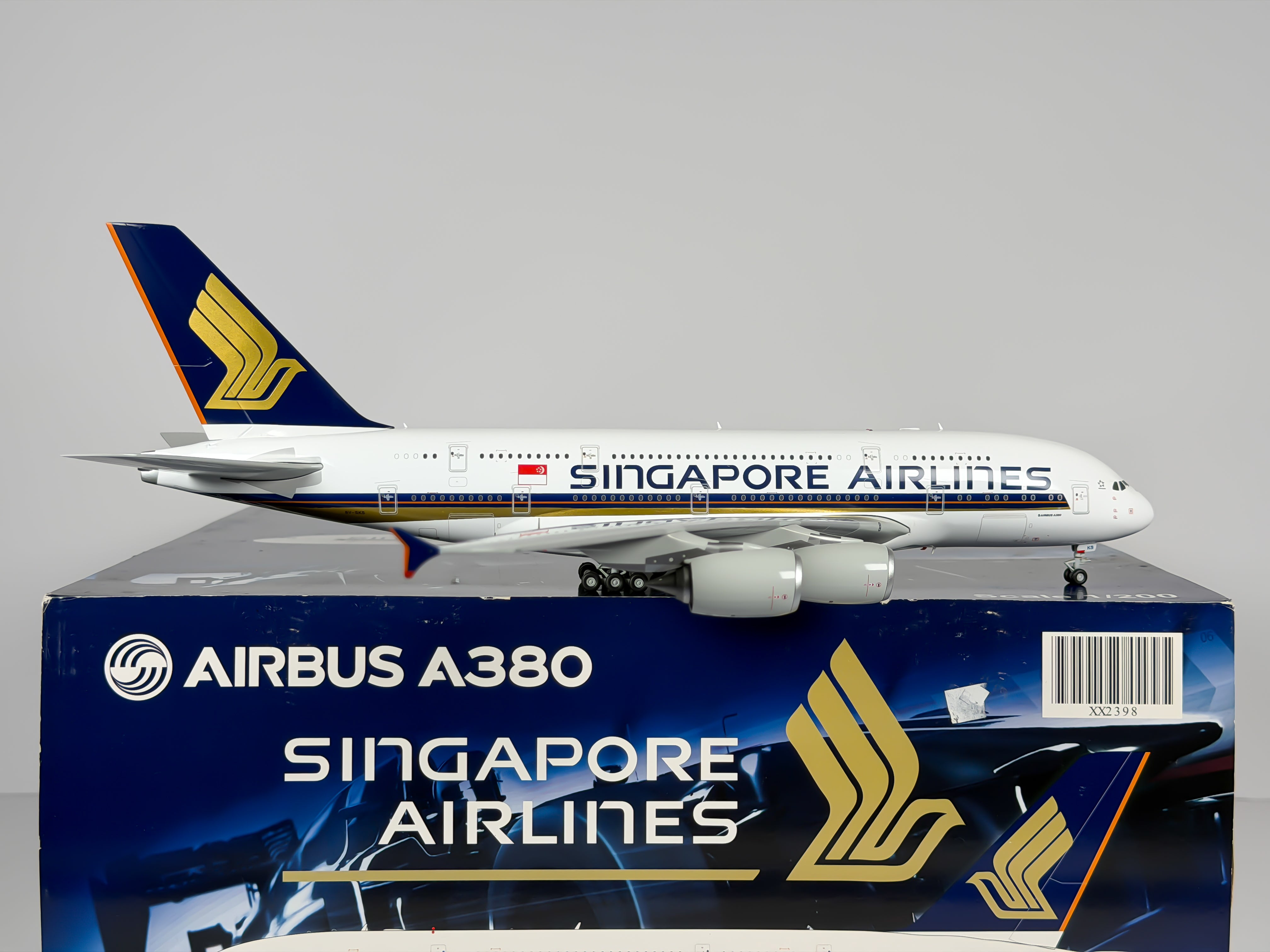 Singapore Airlines Airbus A380-800 1:200 JC Wings 9V-SKS (XX2398)