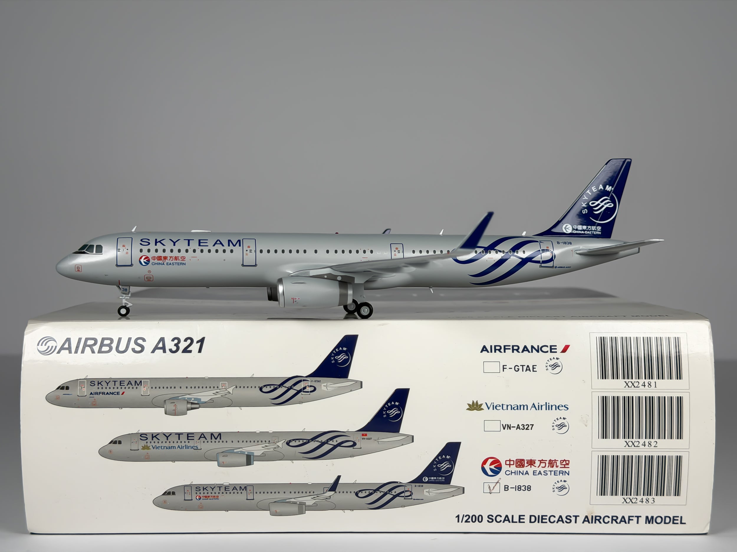 China Eastern Airlines Airbus A321 1:200 JC Wings B-1838 (XX2483)