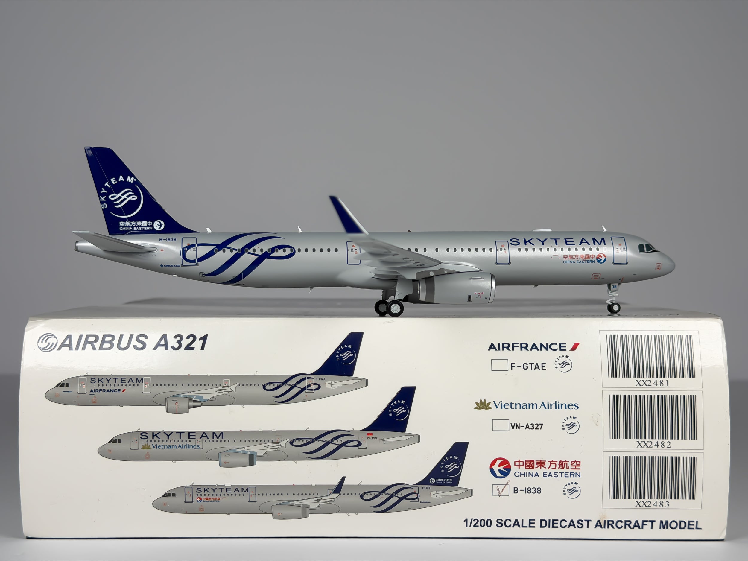 China Eastern Airlines Airbus A321 1:200 JC Wings B-1838 (XX2483)