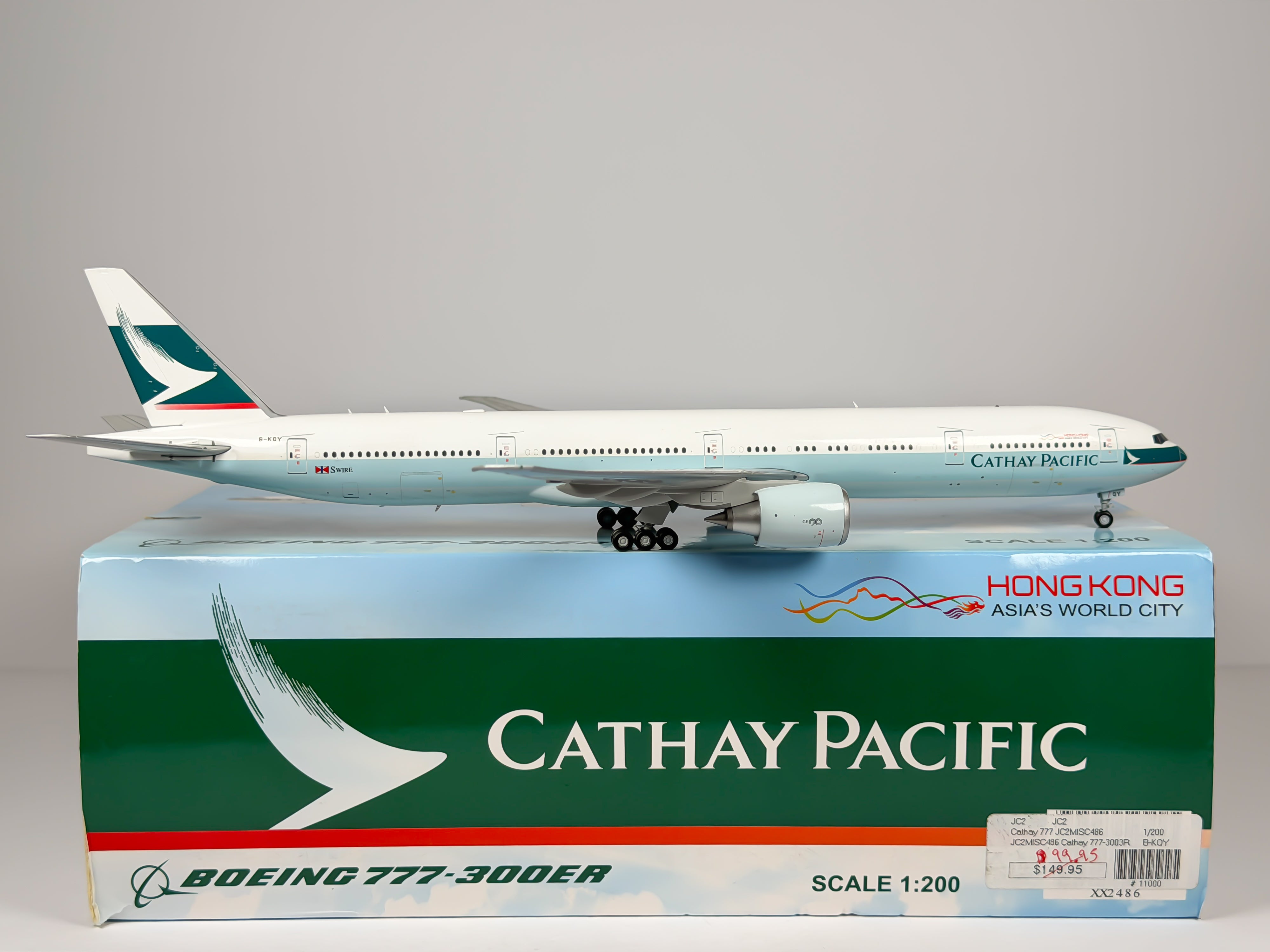 Cathay Pacific Boeing 777-300ER 1:200 JC Wings B-KQY (XX2486)