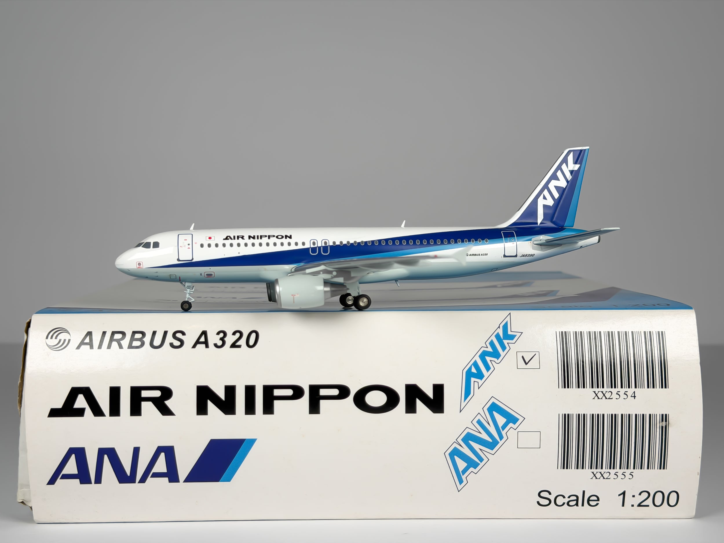 All Nippon Airways (ANA) Airbus A320 1:200 JC Wings JA8390 (XX2554)