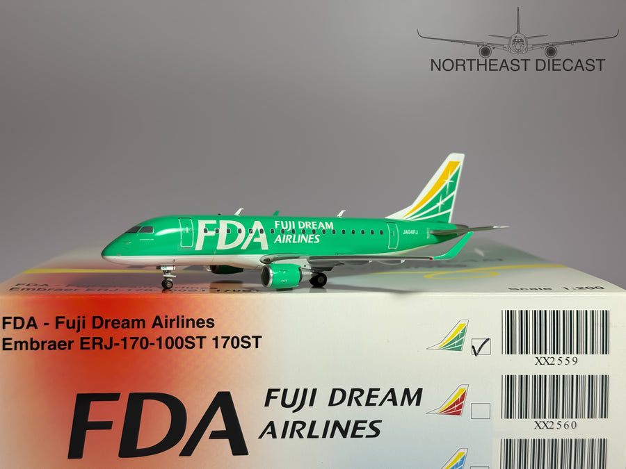 Fuji Dream Airlines Embraer E170 1:200 JC Wings JA04FJ (XX2559)