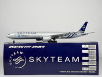 China Southern Airlines Boeing 777-300ER 1:200 JC Wings B-2049 (XX2743)