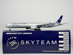 China Southern Airlines Boeing 777-300ER 1:200 JC Wings B-2049 (XX2743)