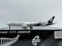 Air New Zealand Boeing 777-300ER 1:200 JC Wings ZK-OKR (XX2806)