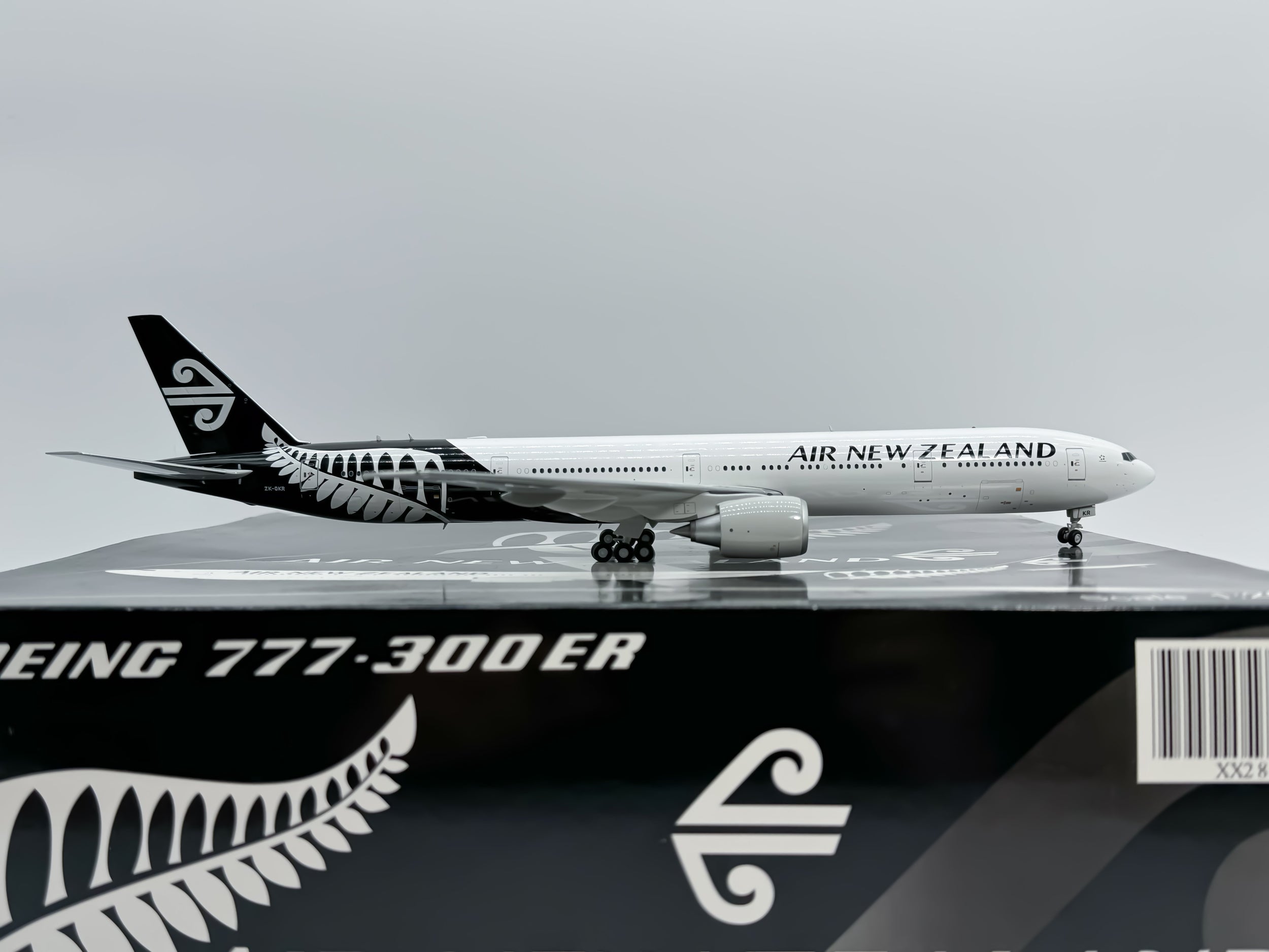 Air New Zealand Boeing 777-300ER 1:200 JC Wings ZK-OKR (XX2806)