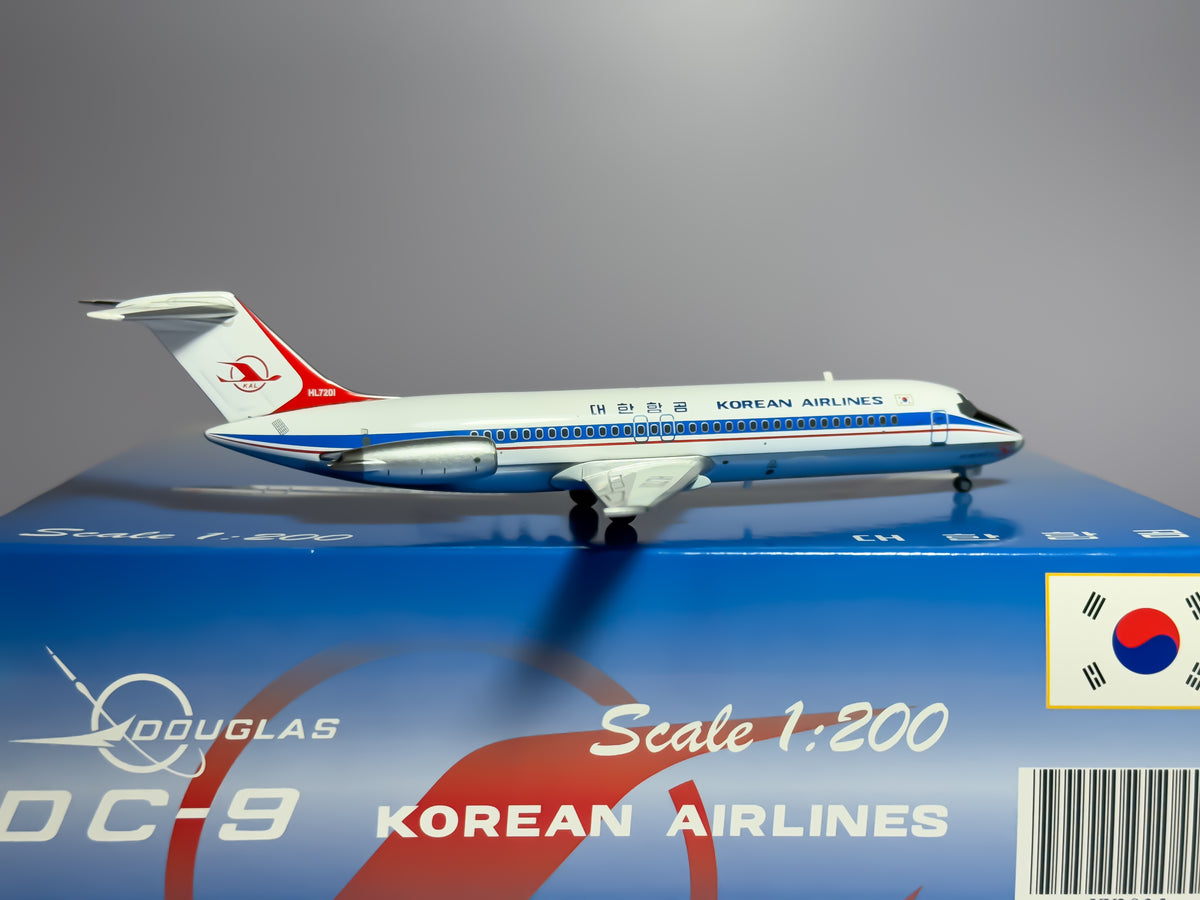 Korean Air Douglas DC-9-30 1:200 JC Wings HL7201 (XX2835)
