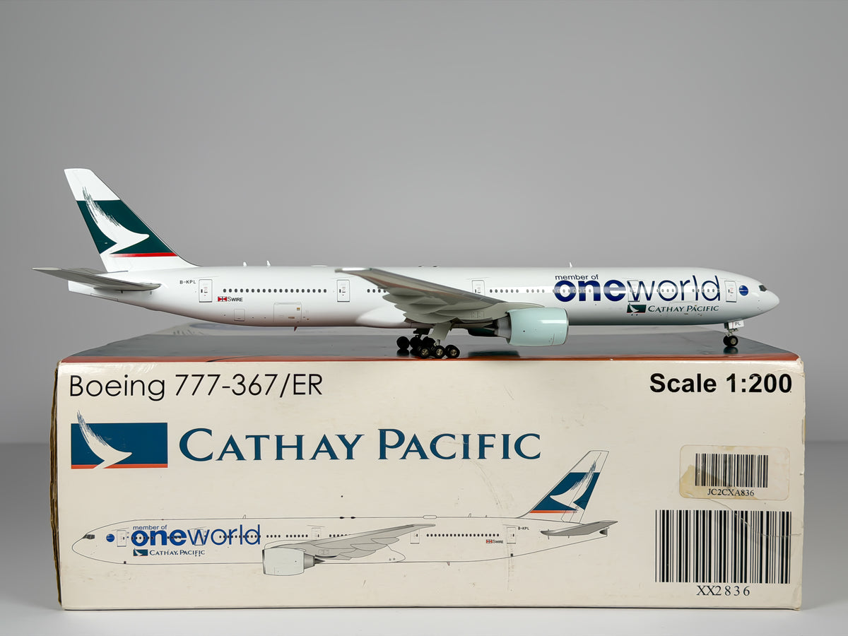 Cathay Pacific Boeing 777-300ER 1:200 JC Wings B-KPL (XX2836)