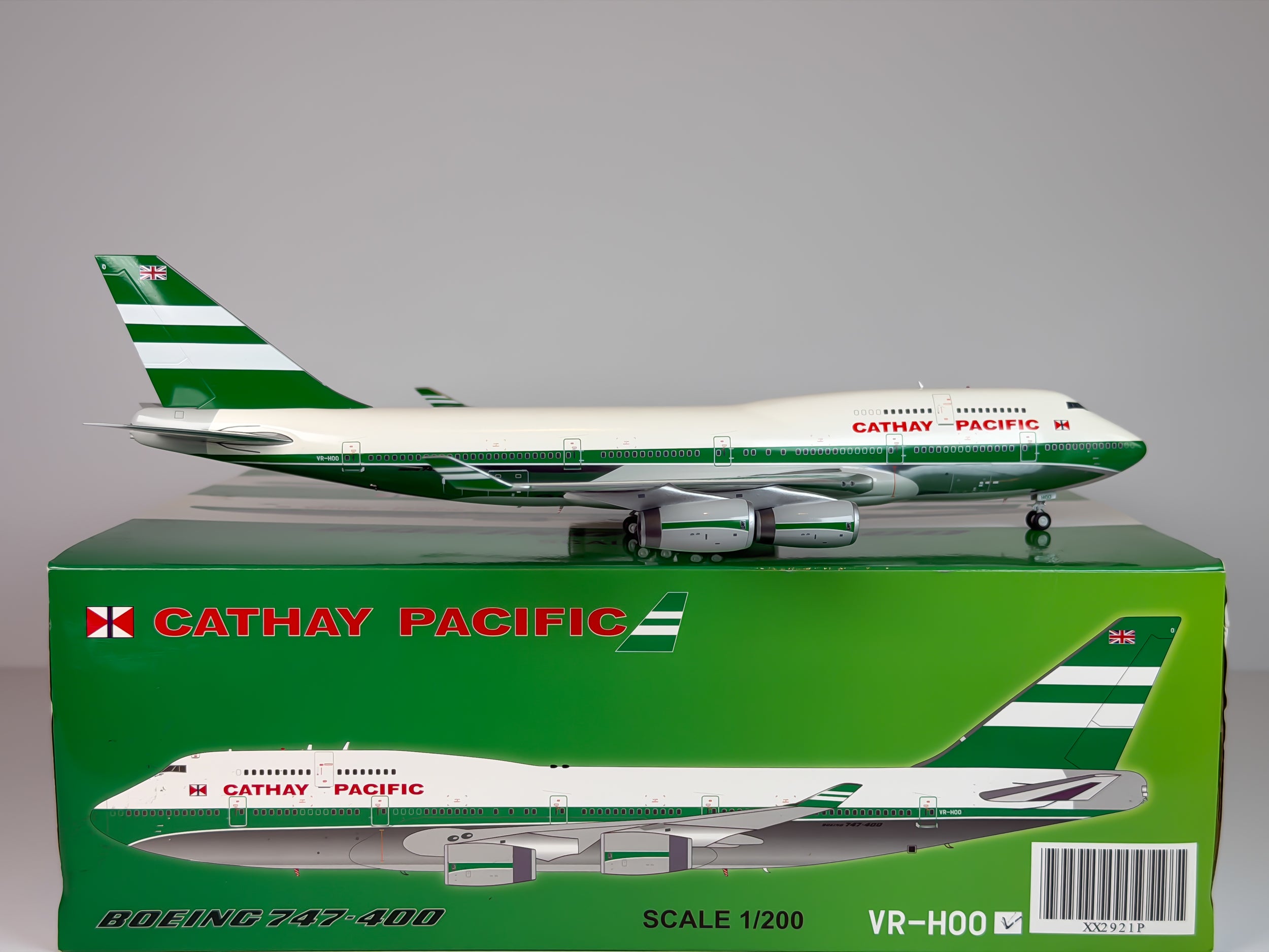 Cathay Pacific Boeing 747-400 1:200 JC Wings VR-HOO (XX2921P)