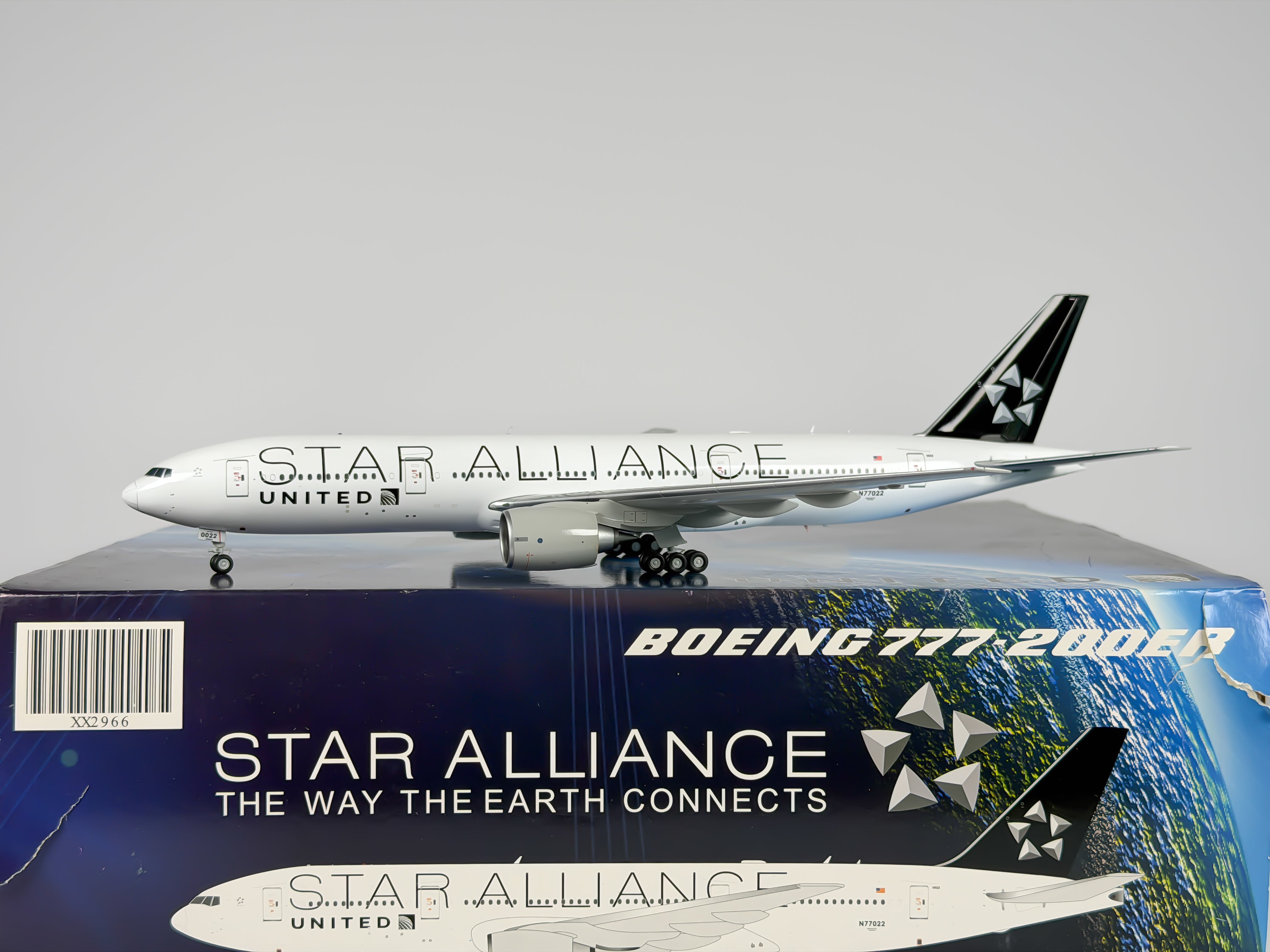 United Airlines Boeing 777-200 1:200 JC Wings N77022 (XX2966)