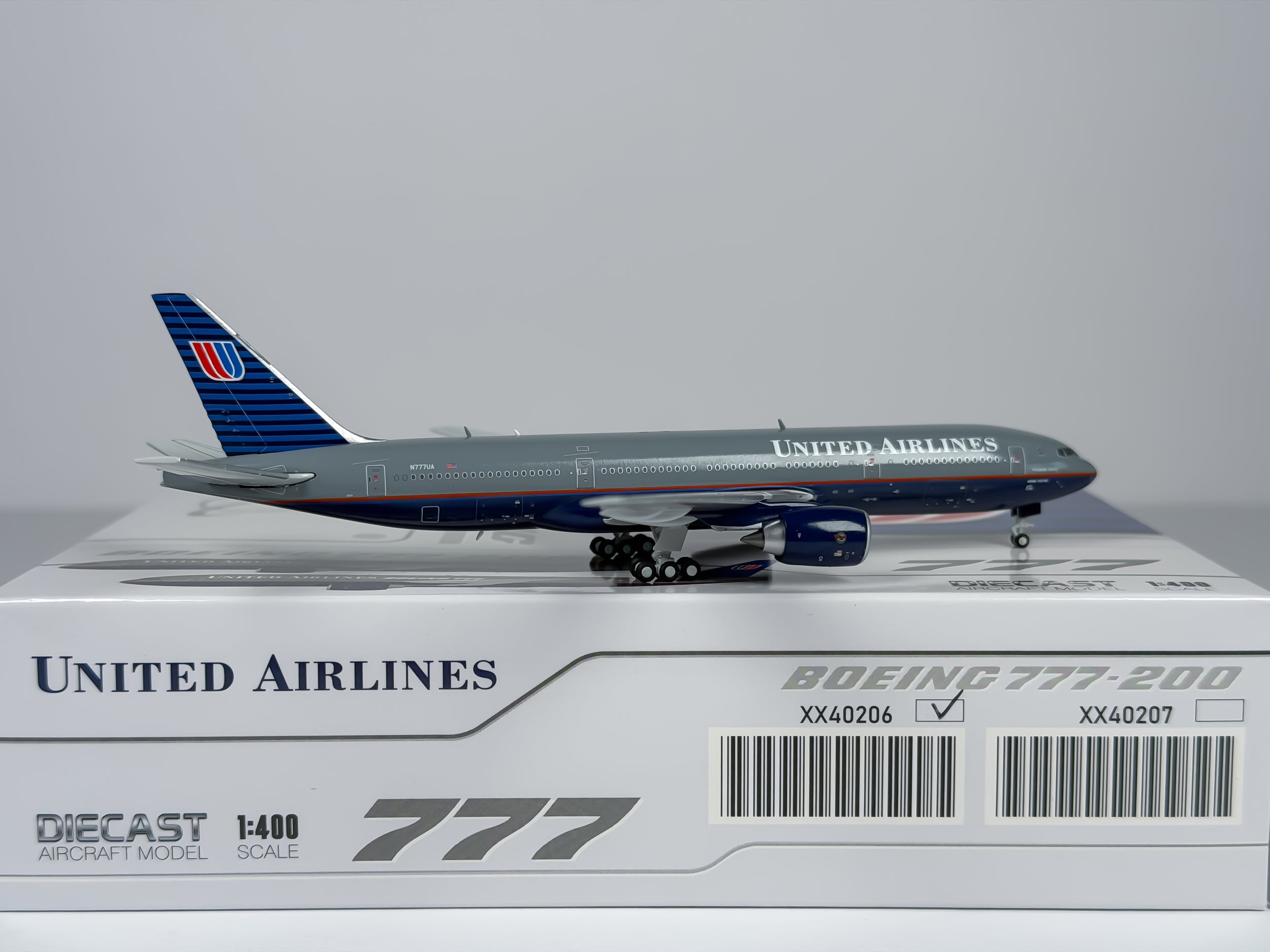 United Airlines Boeing 777-200 1:400 JC Wings N777UA (XX40206)