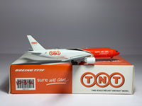 TNT Airways Boeing 777-200F 1:400 JC Wings OO-TSC (XX4203)