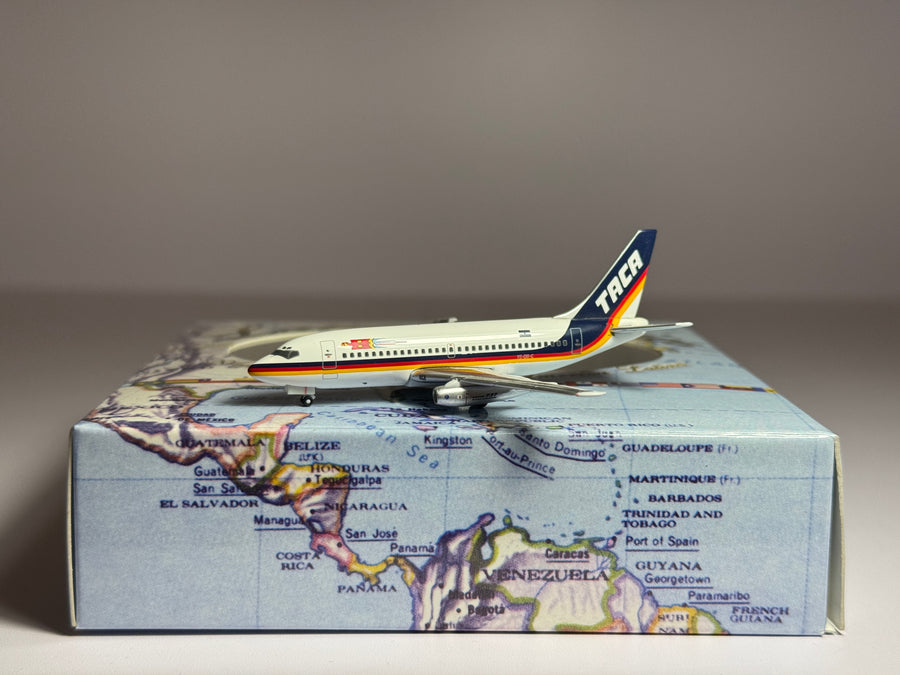 Aeroclassics 1:400 TACA El Salvador Boeing 737-2K9 YS-08-C 1980s colors ACYS08C