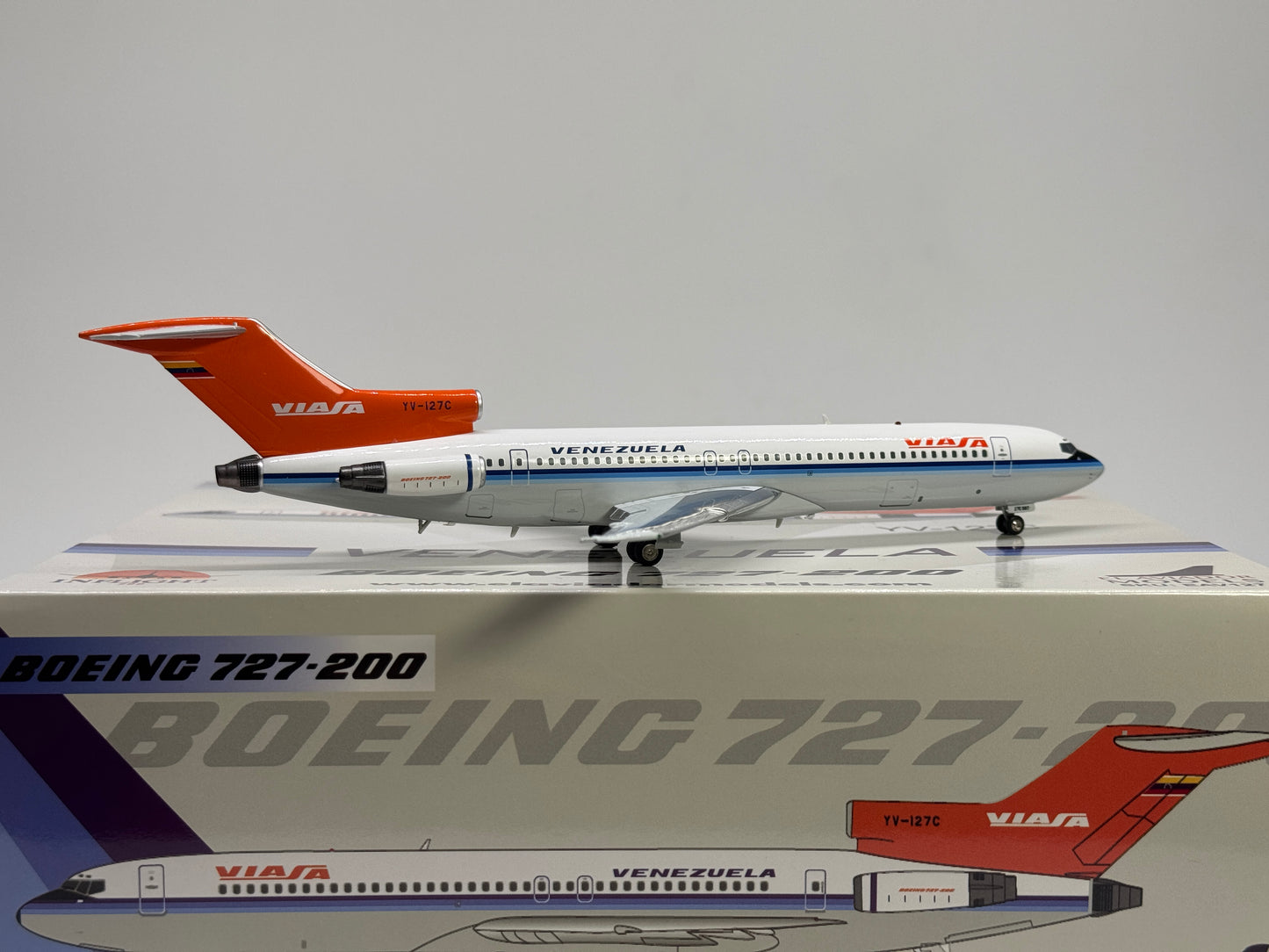 Inflight200 Viasa Venezuela Boeing 727-200 YV-127C EAV127 w/stand