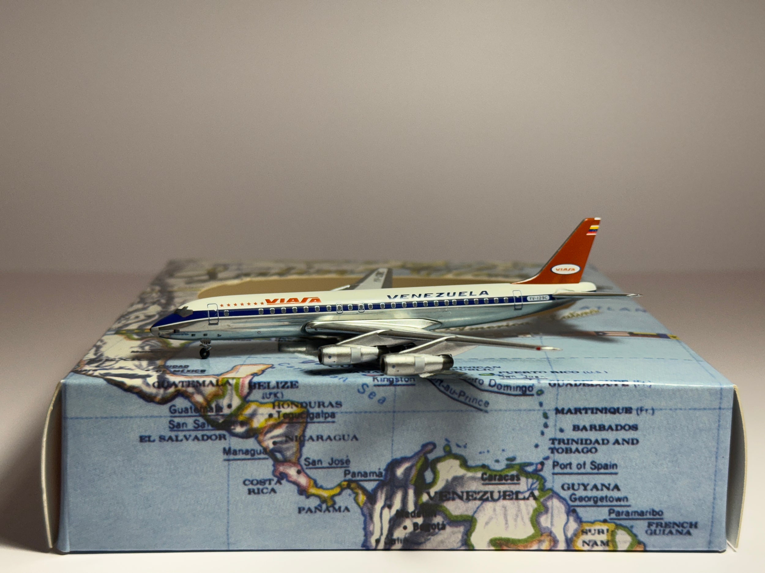 Aeroclassics 1:400 VIASA Venezuela Douglas DC-8-50 YV-129C 1960s colors ACYV129C