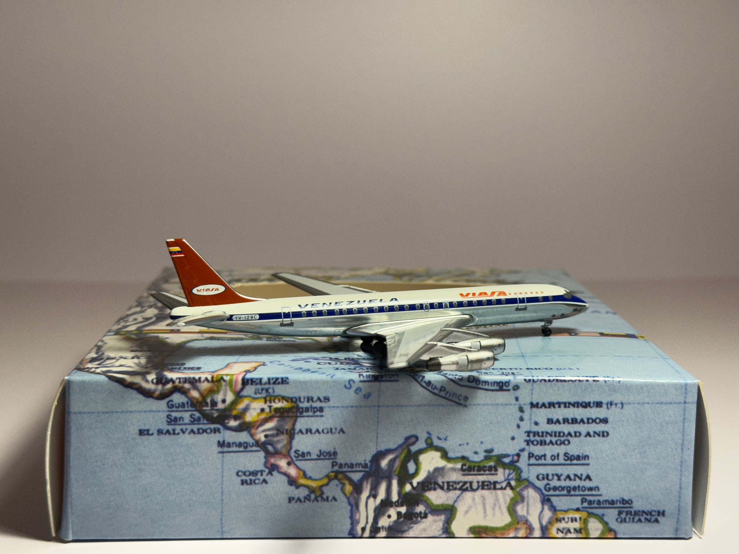 Aeroclassics 1:400 VIASA Venezuela Douglas DC-8-50 YV-129C 1960s colors ACYV129C