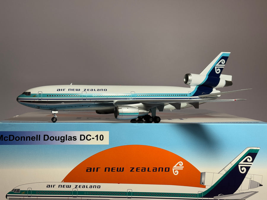 Inflight200 Air New Zealand McDonnell Douglas DC-10 ZK-NZT old scheme IFDC10ZK0323P