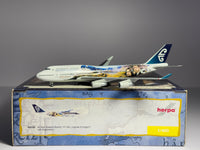 Herpa 1:400 Air New Zealand Boeing 747-400 ZK-SUJ Legolas & Aragorn 560788