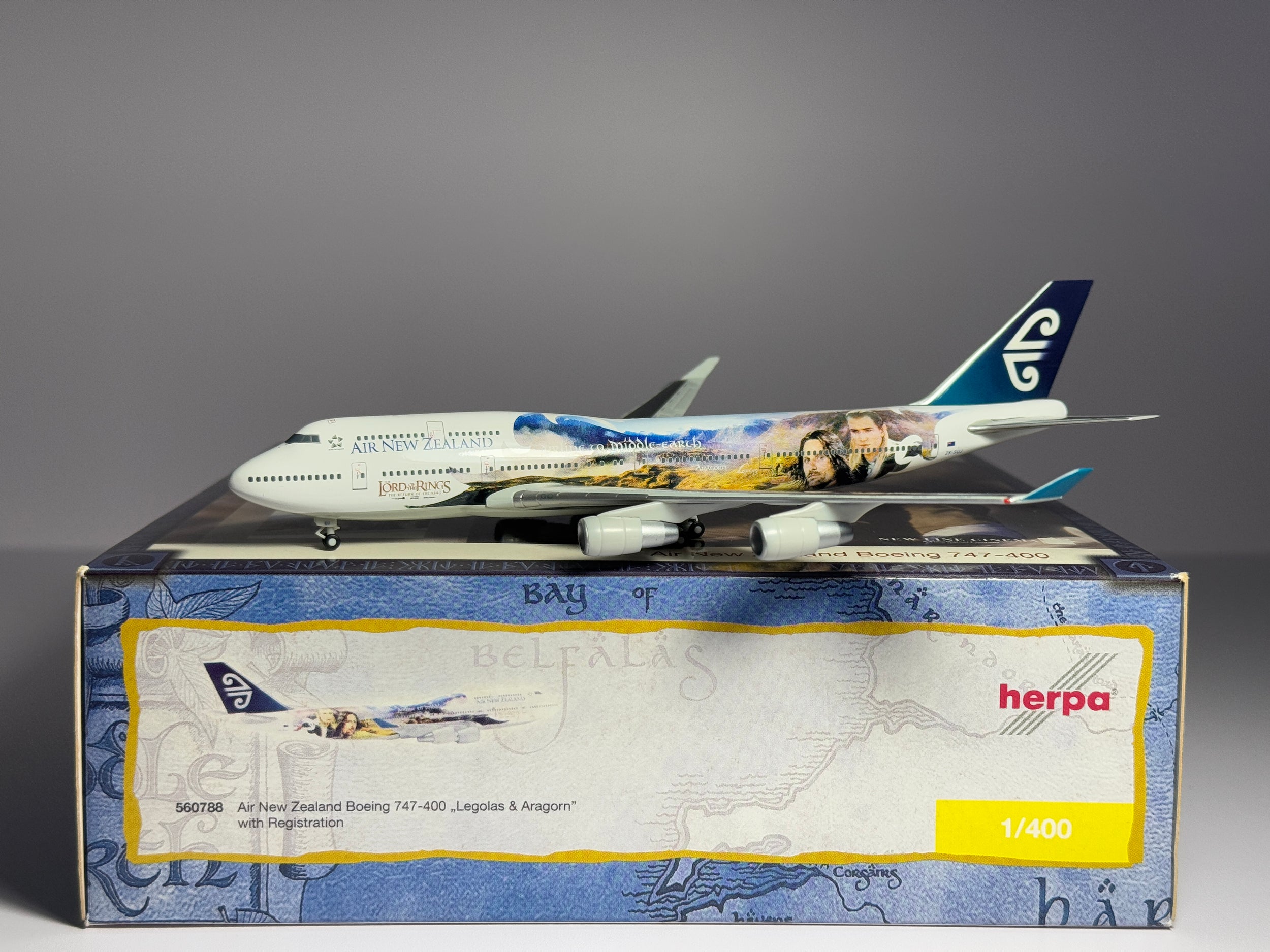 Herpa 1:400 Air New Zealand Boeing 747-400 ZK-SUJ Legolas & Aragorn 560788