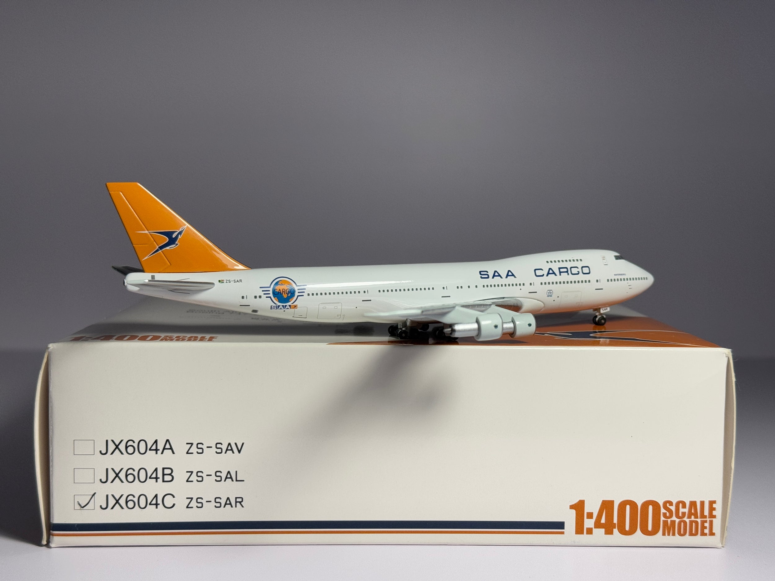 Jet-X 1:400 South African Cargo Boeing 747-200 ZS-SAR SAA titles JX604C
