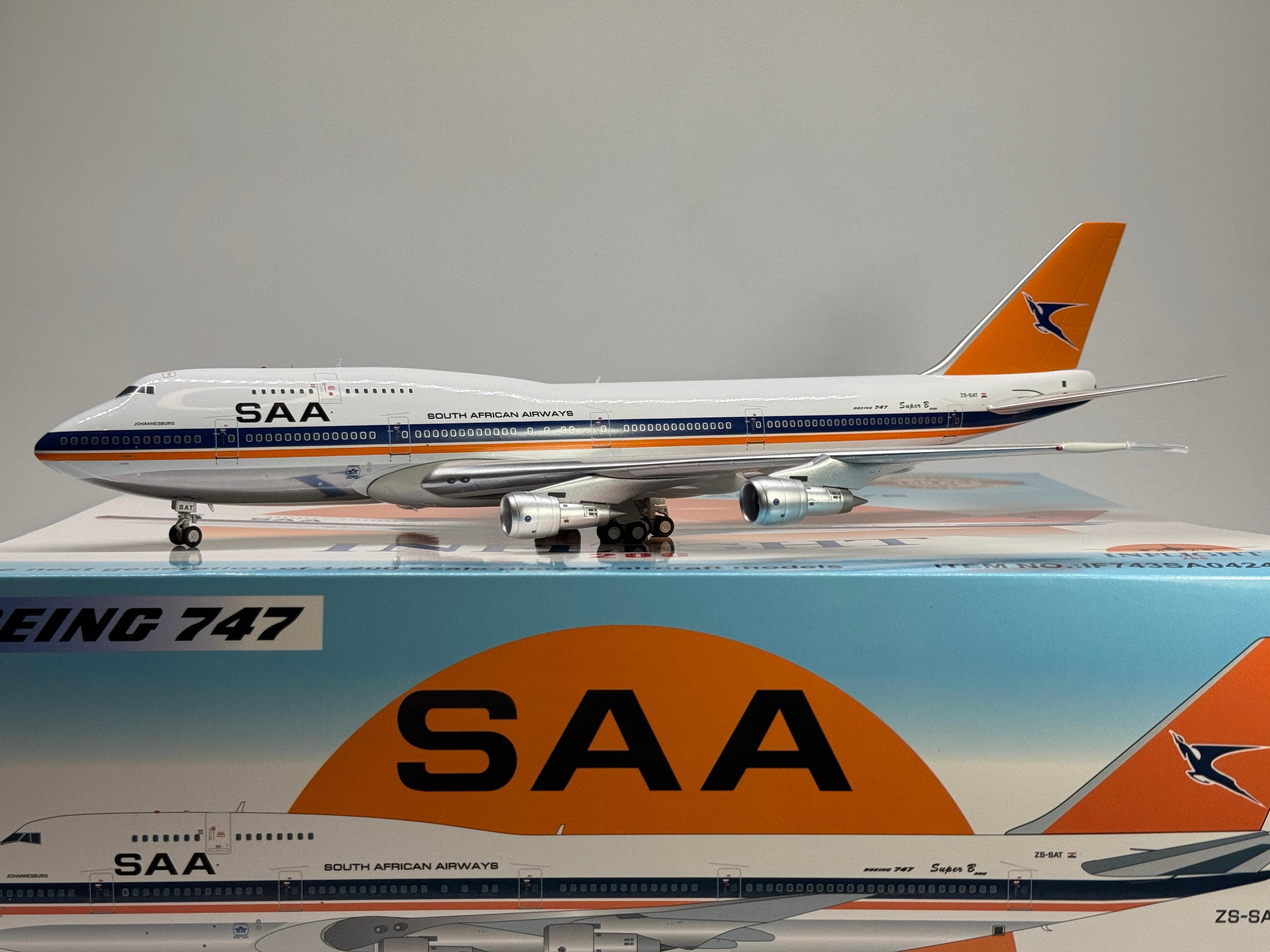 Inflight200 1:200 South African Airways Boeing 747-300 ZS-SAT 1970s colors IF743SA0119