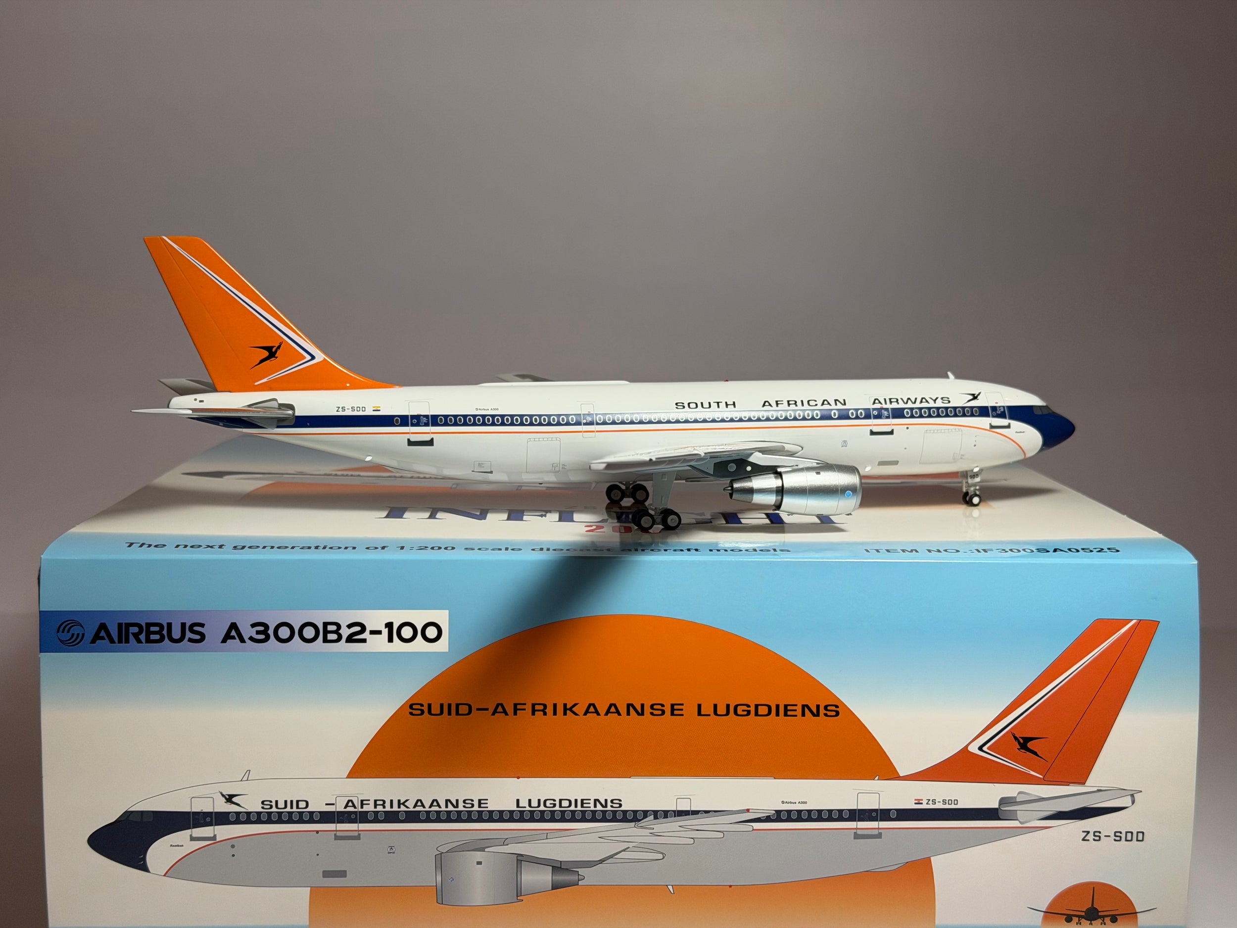 Inflight200 1:200 South African Airways Airbus A300 ZS-SDD 1960s colors IF300SA0525 w/stand