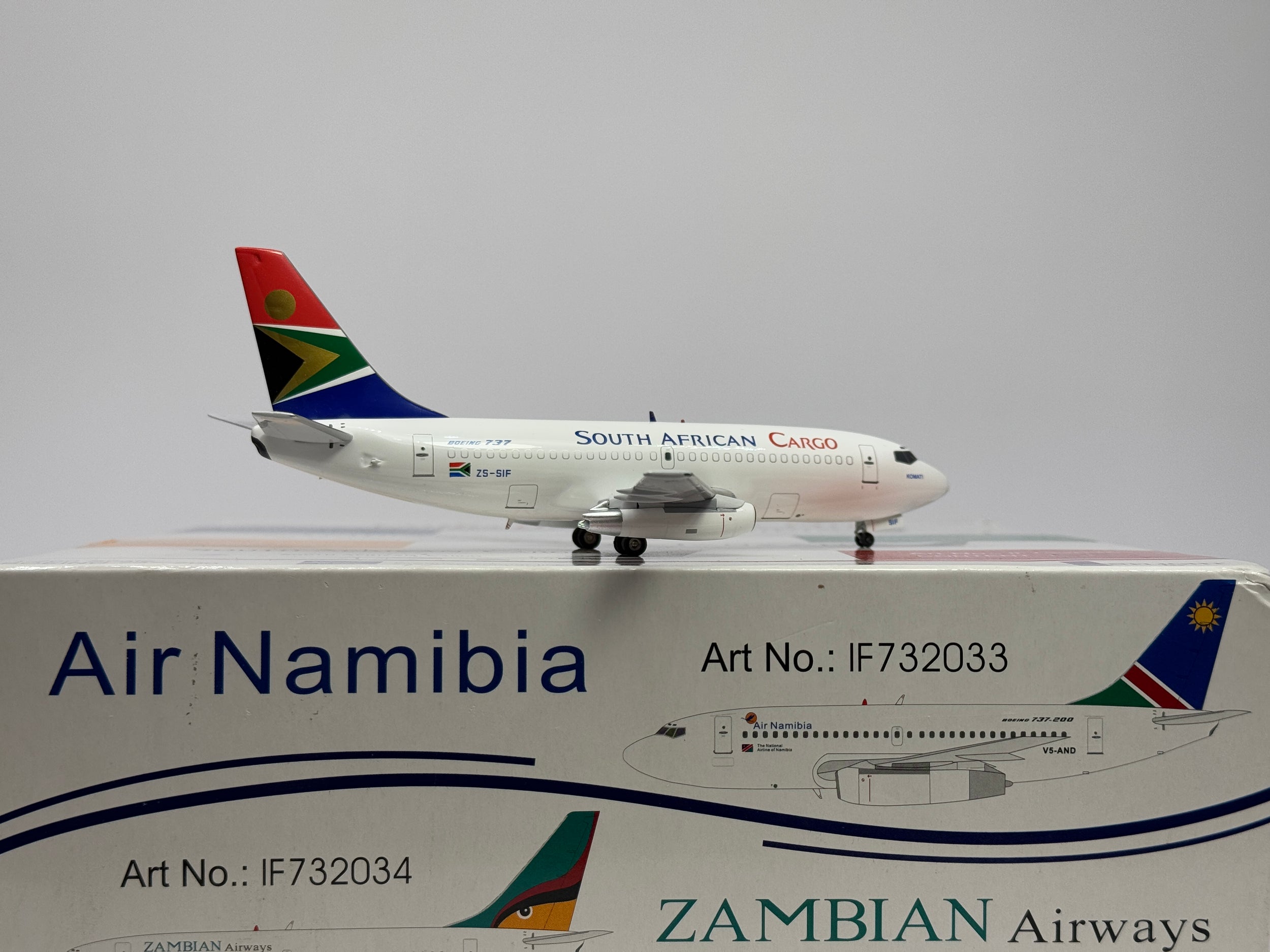 Inflight200 South African Airways Cargo Boeing 737-200 ZS-SIF IF732037